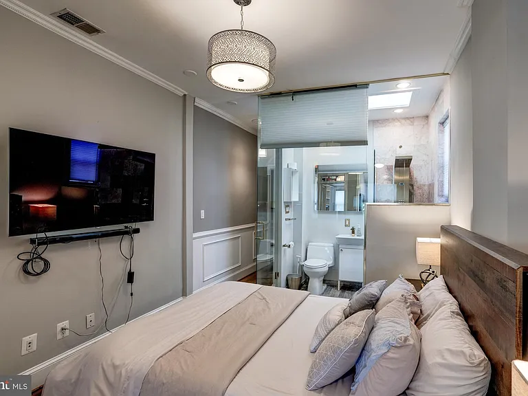 1016 G St SE — Photo 38