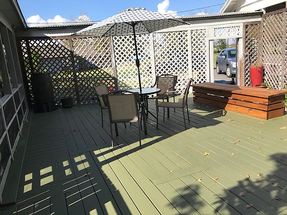 Bar-b-que deck