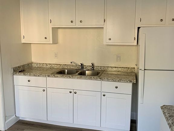 5th image of 3722 Logan Ave #D