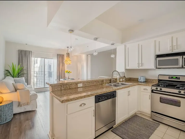 450 J St #4101 — Photo 9