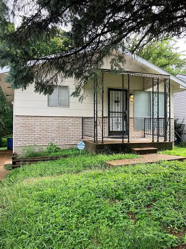 3 bed, 1.0 bath, 864 sqft, $1,225 — Photo 1