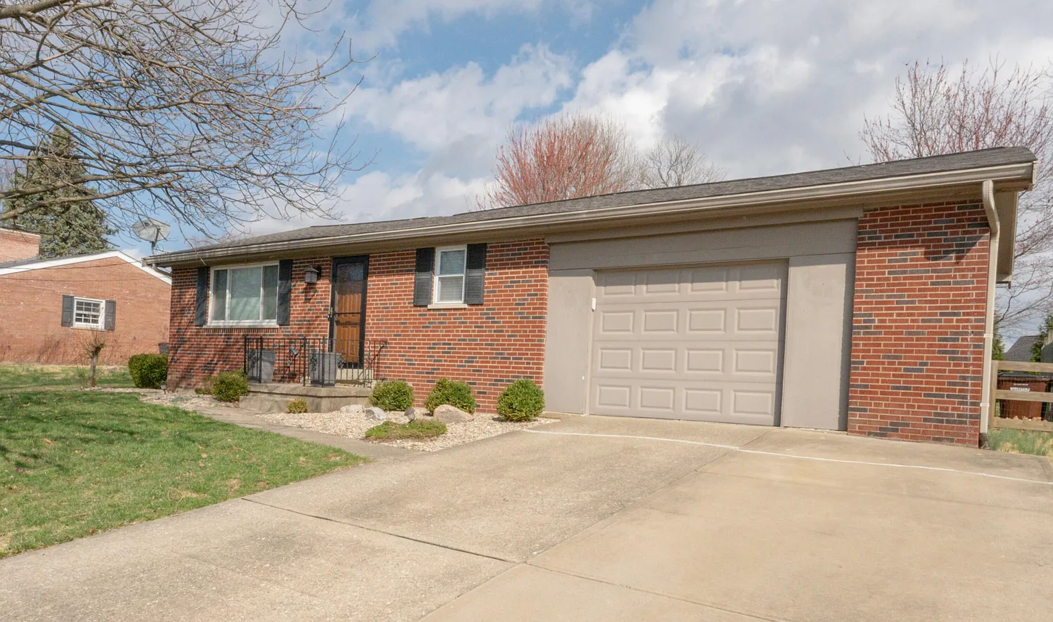 758 Rogers Rd photo 1
