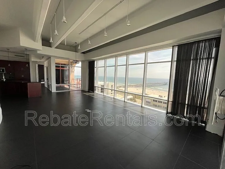320 N 1st St #813 — Photo 6