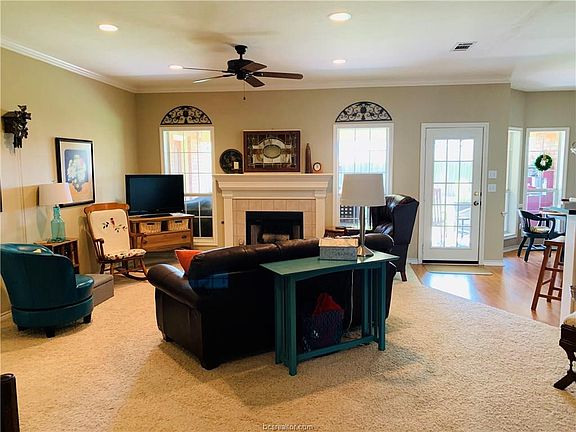 5th image of 608 Brussels Dr