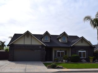 2224 N Foxhill Pl, Hanford, CA 93230