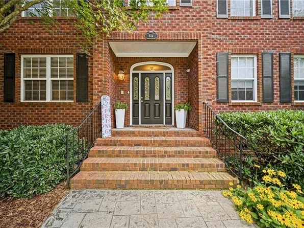 844 Greenfield Ln, Chesapeake, VA 23322