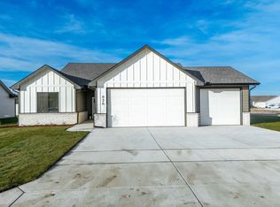 626 Elmwood St, Valley Center, KS 67147