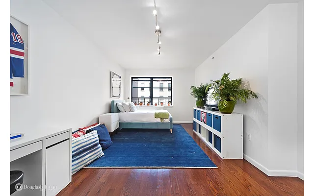 Sold by Douglas Elliman | media 24