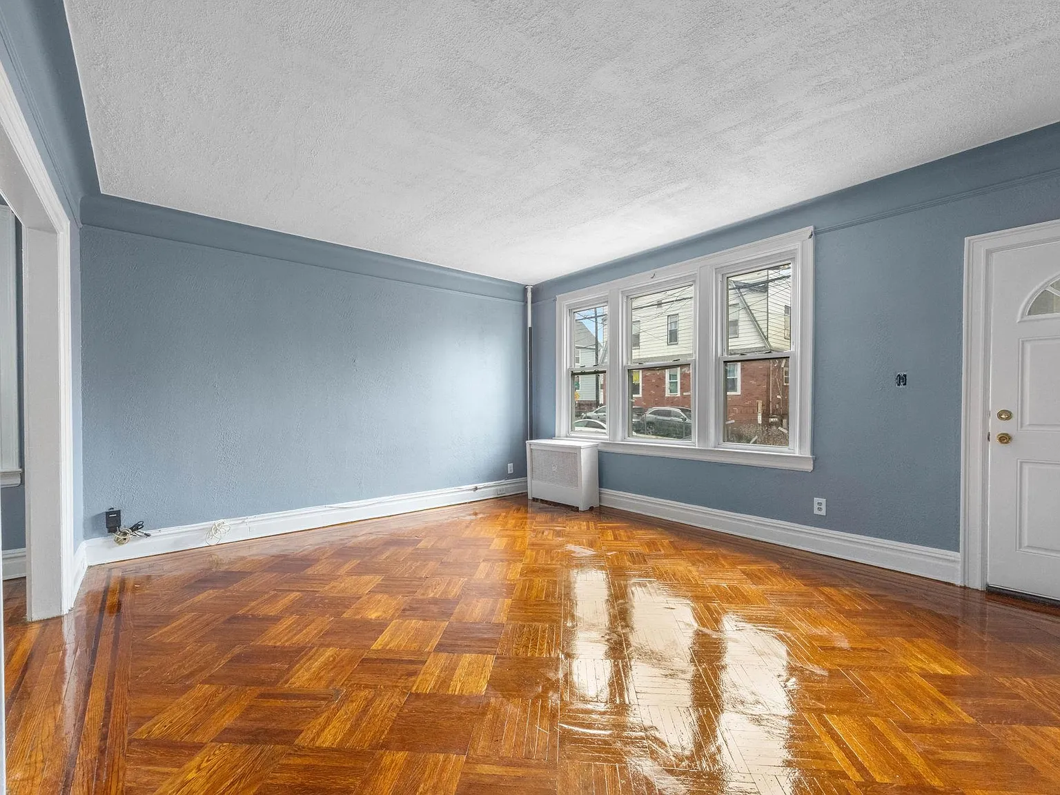2 bed, 1.0 bath, 900 sqft, $2,400 — Photo 3