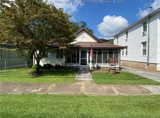 276 Main St, Hinton, WV 25951