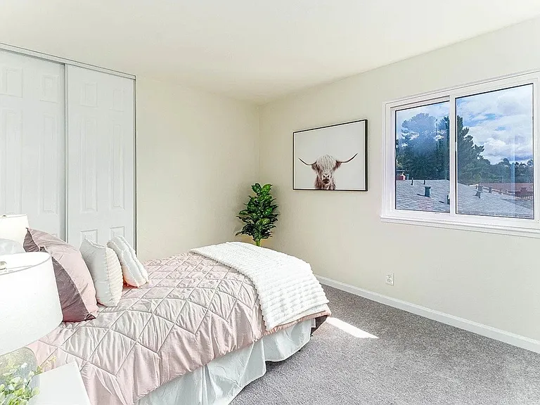 7684 Surrey Ln — Photo 12