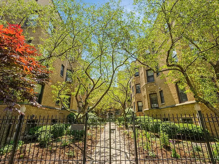 541 W Brompton Ave #3N — Photo 1