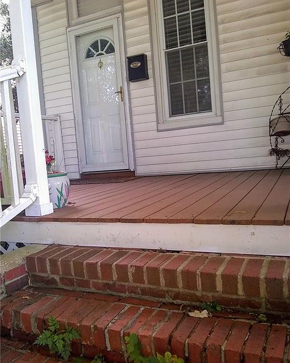 2nd image of 2001 Barton Ave