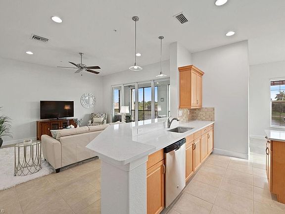 5th image of 8073 Players Cove Dr Unit 202
