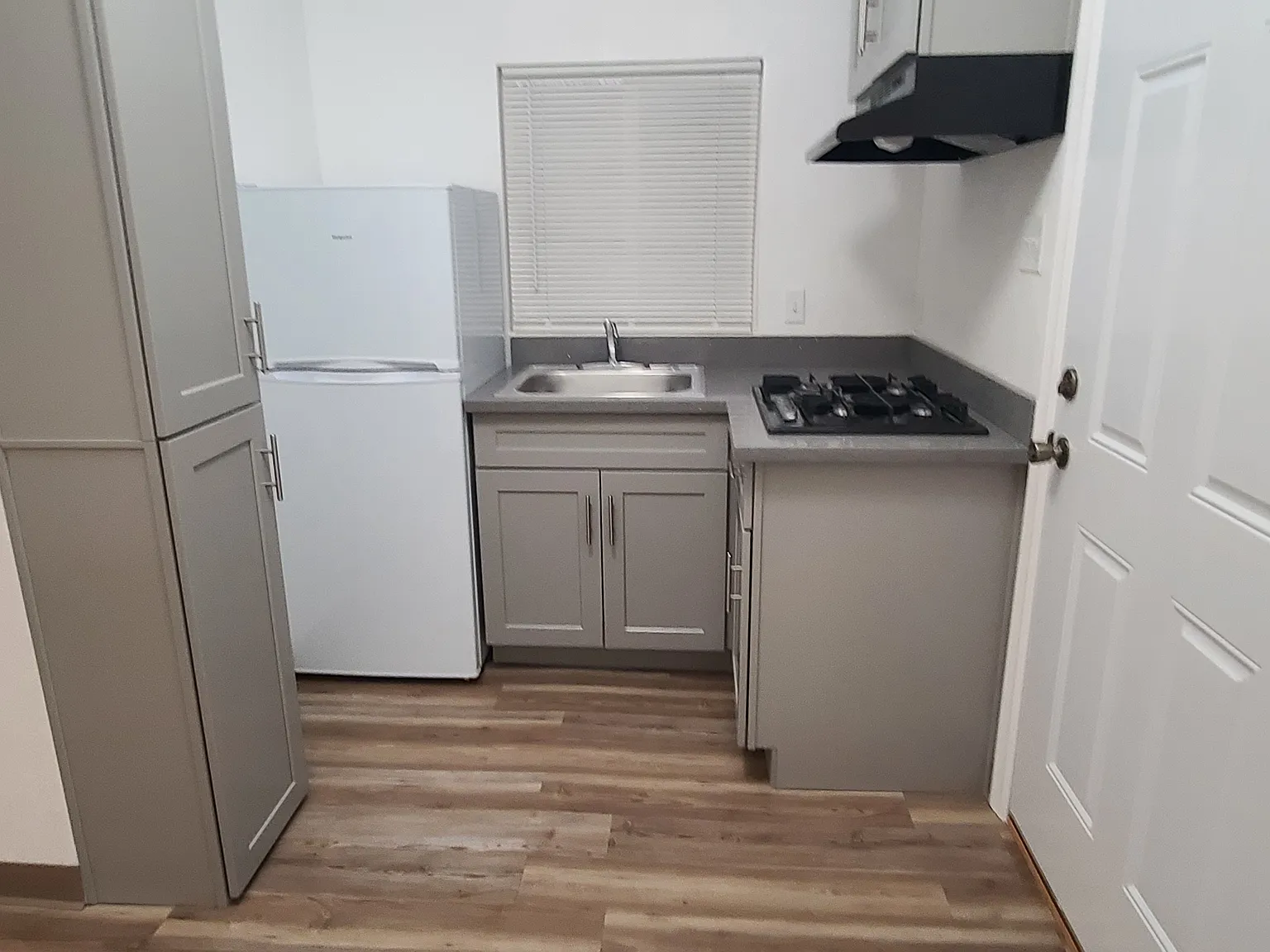1 bed, 240 sqft, $1,100 — Photo 3