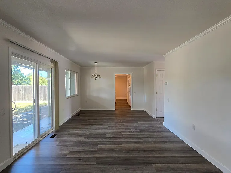 118 Yosemite Cir — Photo 3