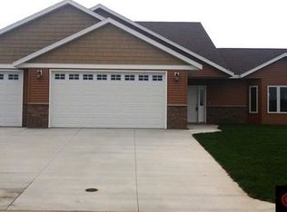 1909 Rock Ridge Ln, Saint Peter, MN 56082