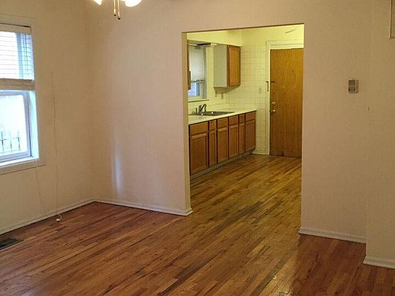 3rd image of 1828 N Rockwell St APT 1R