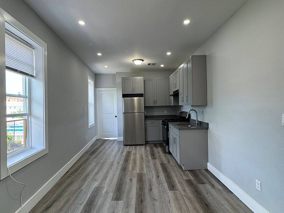 1st image of 186 Hawthorne Ave #3R