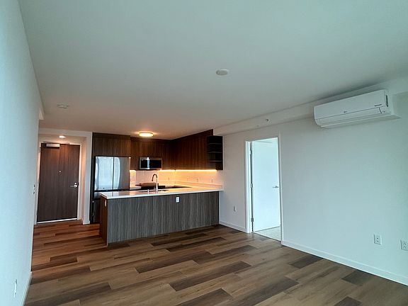 4th image of 1515 Liona St #3702