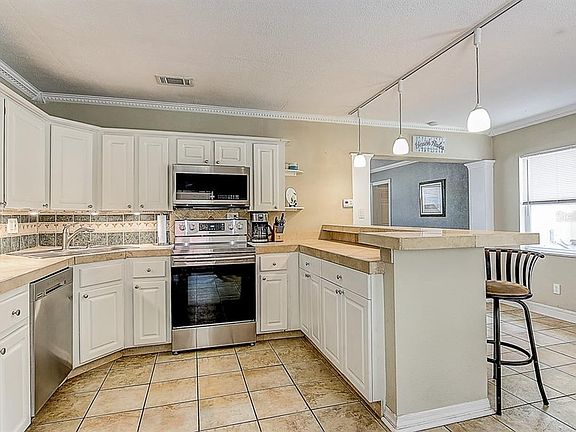 5th image of 1200 Robinson Dr N
