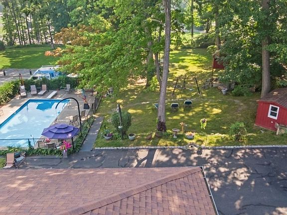 2nd image of 1468 Alps Rd
