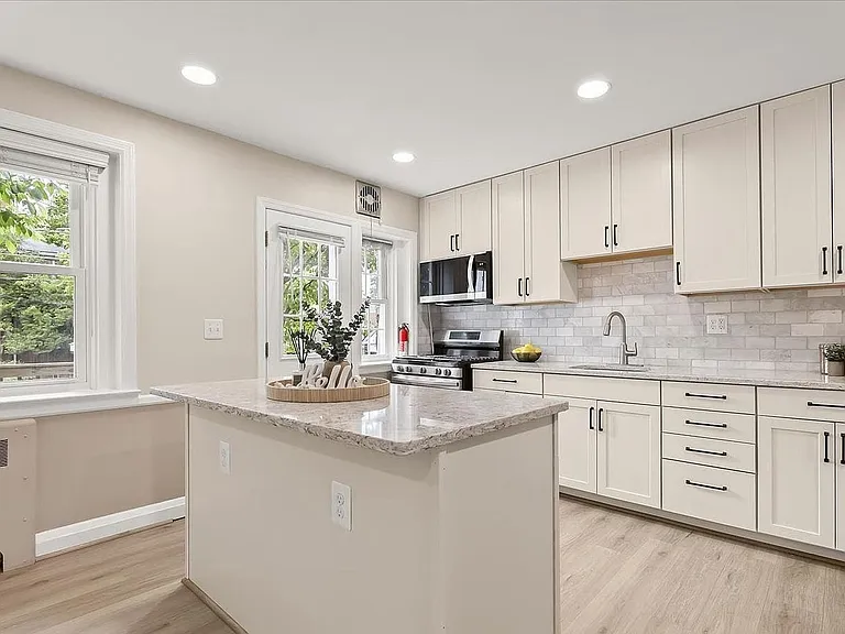 8 Enjay Ave — Photo 19