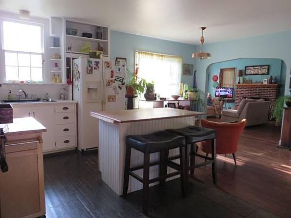 Open Floor Plan, Hardwood Floors