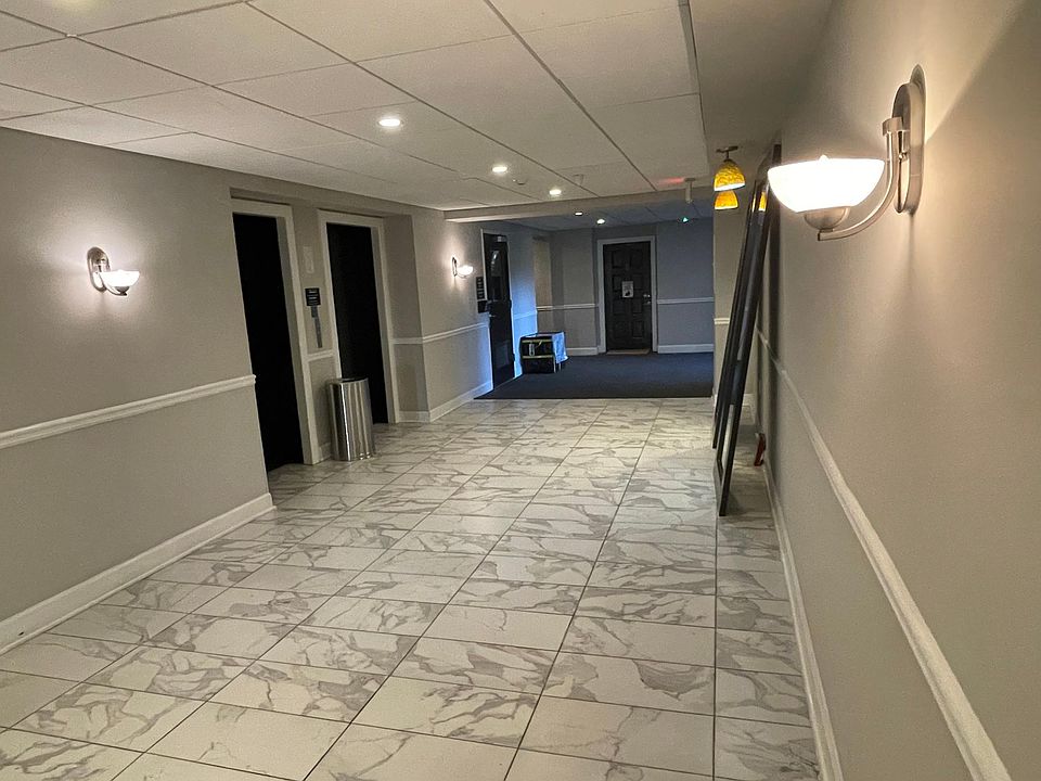 Building "B" lobby