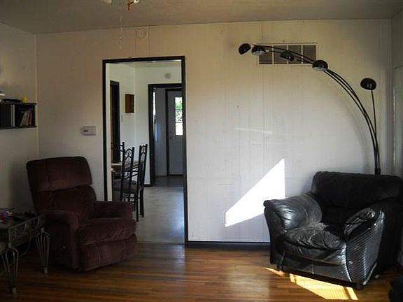 2nd image of 811 13th Ave S