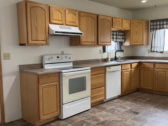 4th image of 503 E Maple St