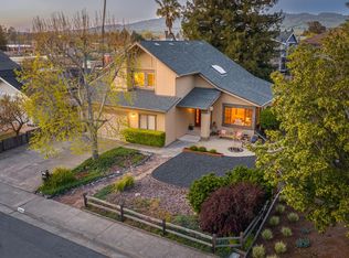 1669 Del Oro Cir, Petaluma, CA