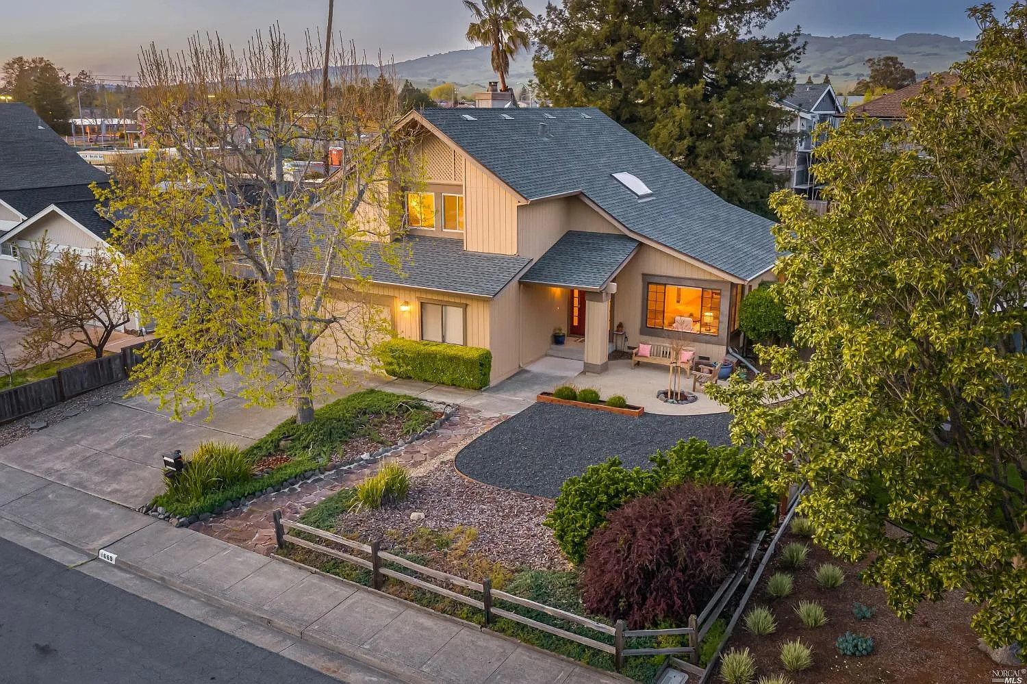 1669 Del Oro Circle photo 1