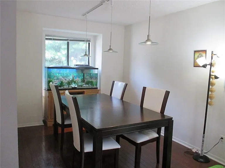 74 Park Gate Dr — Photo 2