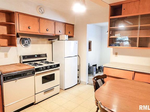 3rd image of 1513 W Virginia Ave