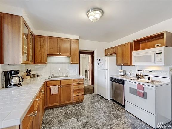 4th image of 2029 Boylston Ave E