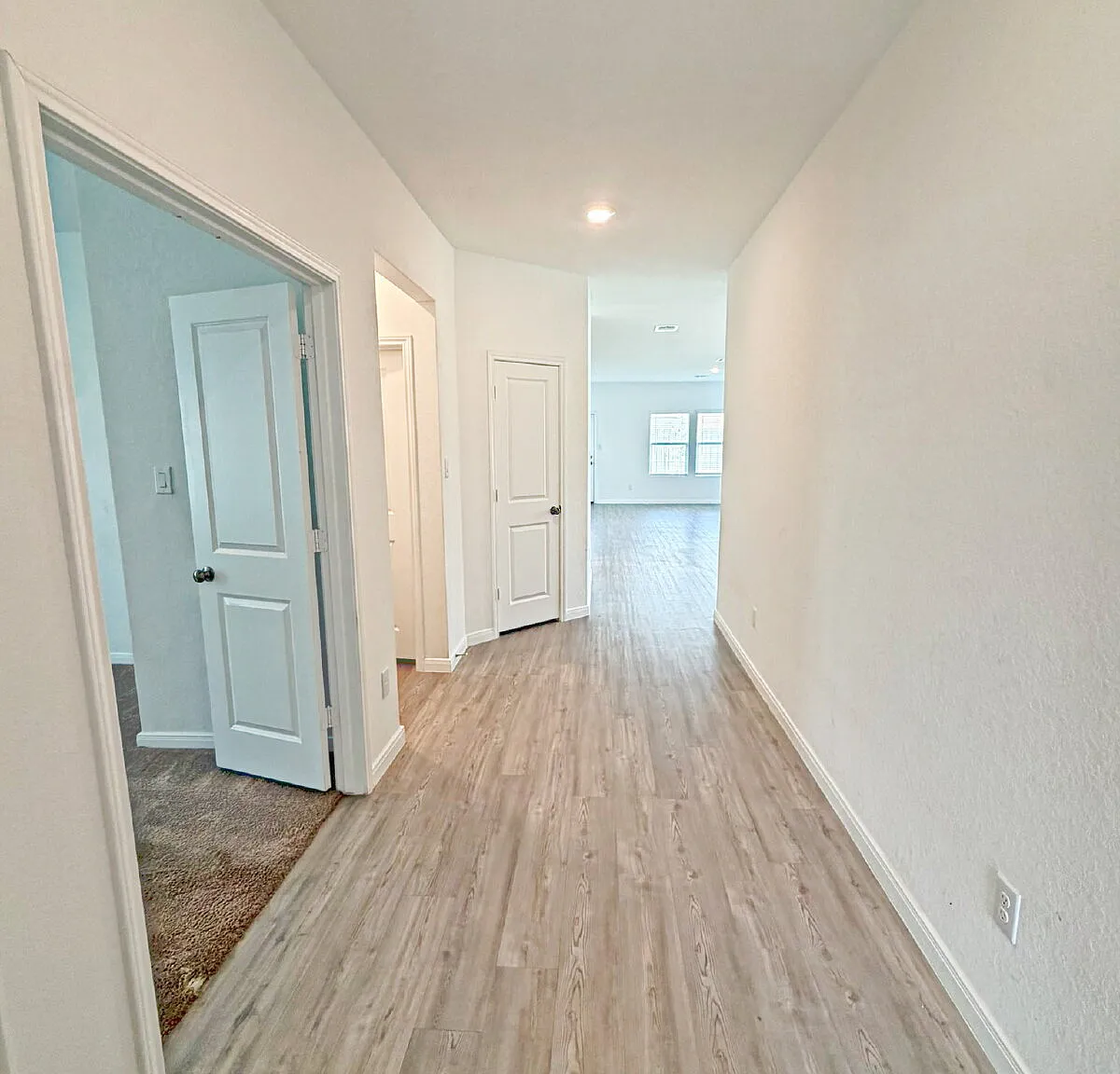 3 bed, 2.0 bath, 1914 sqft, $2,000 — Photo 3
