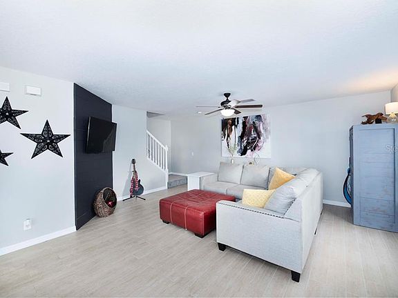 3rd image of 3865 Island Way St