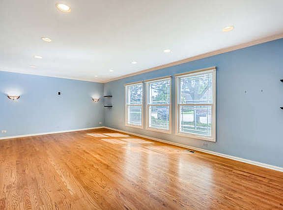 4th image of 138 Burr Oak Ct