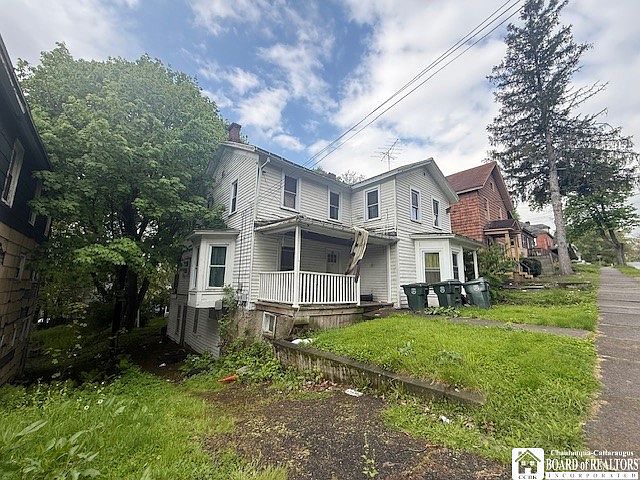 2nd image of 622 E 6th St