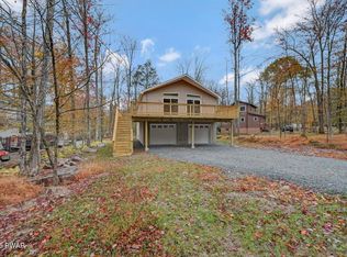 1081 Lakeland Dr, Lake Ariel, PA 18436