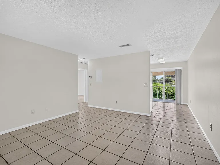 708 SW Gardens Blvd — Photo 11
