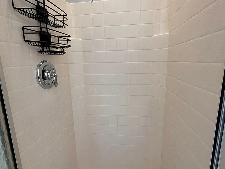 1715 Crystal Lake Dr — Photo 23