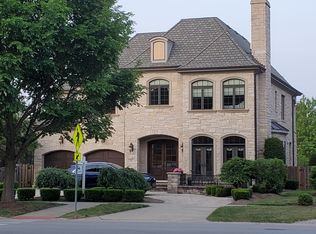 261 S Poplar Ave, Elmhurst, IL 60126