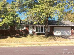 2435 Willow St, Pekin, IL 61554