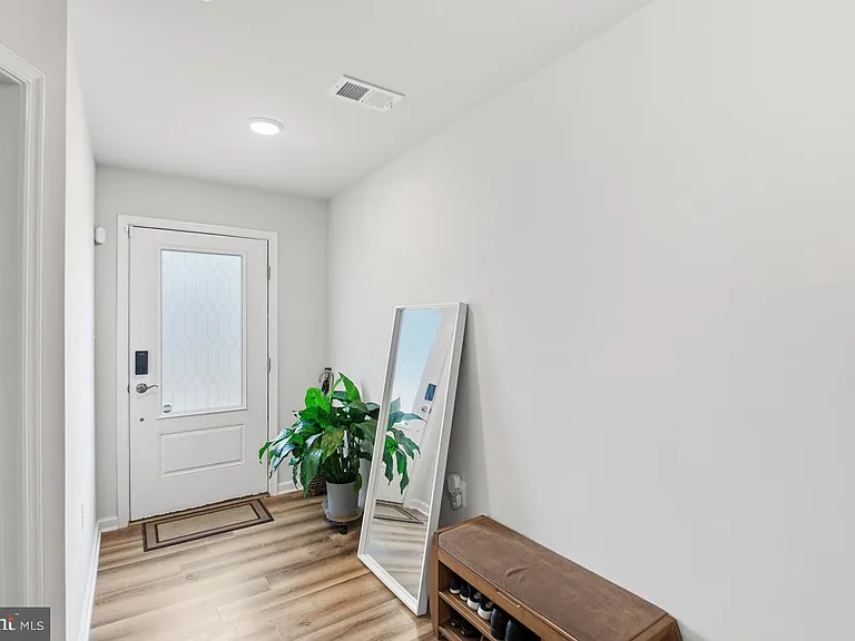 3469 Carnaby St — Photo 17