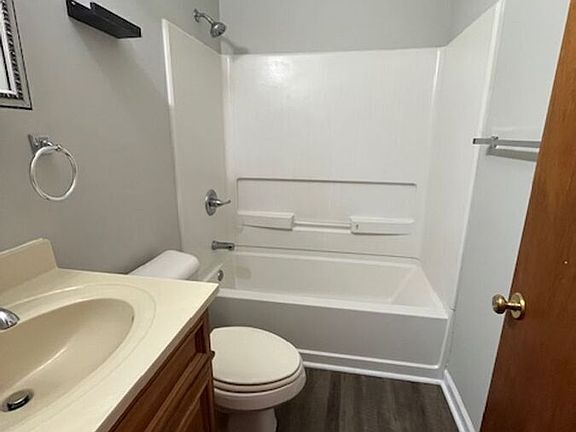 3rd image of 3688 Crosby Dr #A