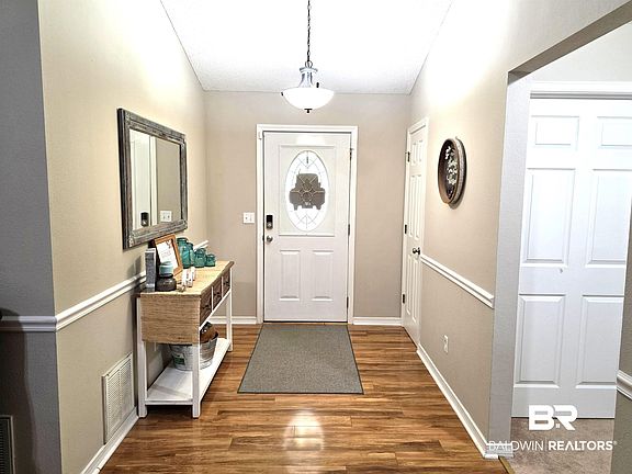 4th image of 1413 Martin Ln