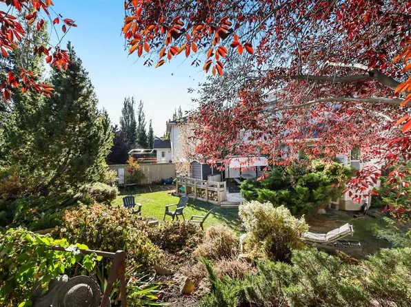 248 W Douglas Ridge Grn SE, Calgary, AB T2Z 2T4