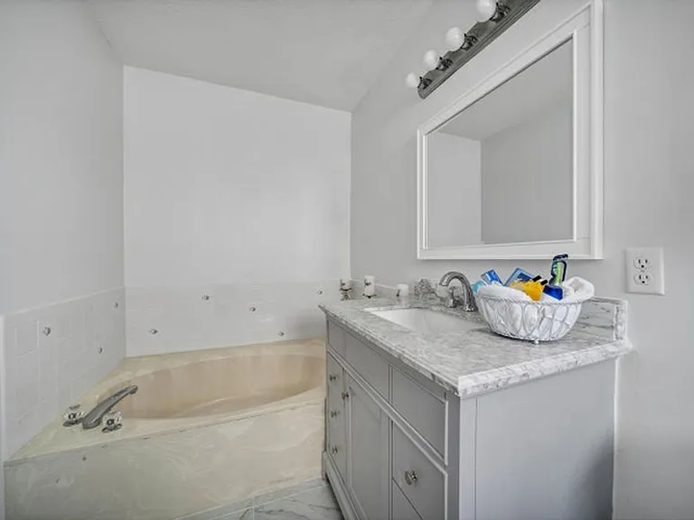 113 Madrid St — Photo 11